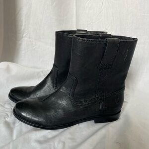 Frye Anna Short Boot Black Leather 6M